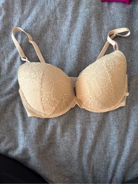Victoria Secret 34D push up lace bra